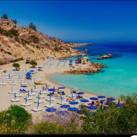 Centrally Located With Mountain & Sea Views 아파트 *