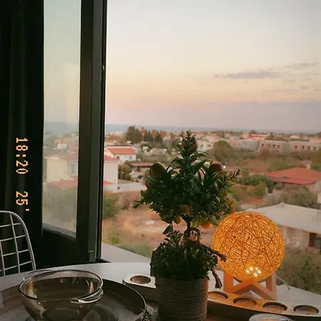 Centrally Located With Mountain & Sea Views *