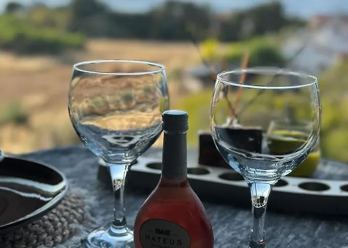 Apartmán Centrally Located With Mountain & Sea Views *