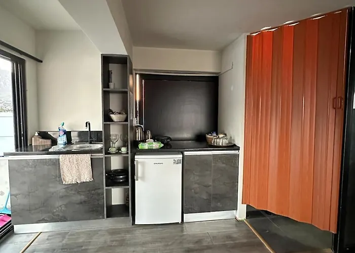 Apartmán Centrally Located With Mountain & Sea Views *