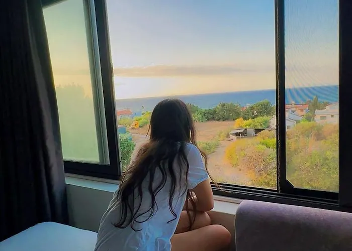 Apartmán Centrally Located With Mountain & Sea Views