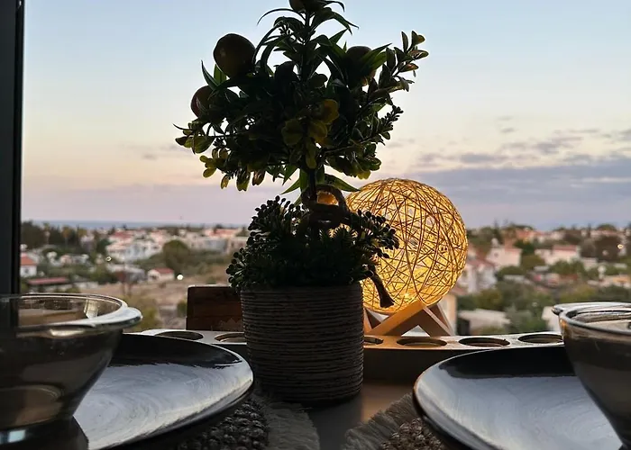 Apartmán Centrally Located With Mountain & Sea Views *