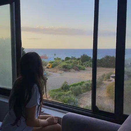 شقة Centrally Located With Mountain & Sea Views