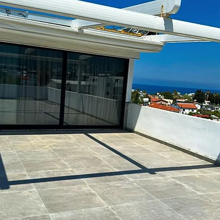 شقة Centrally Located With Mountain & Sea Views