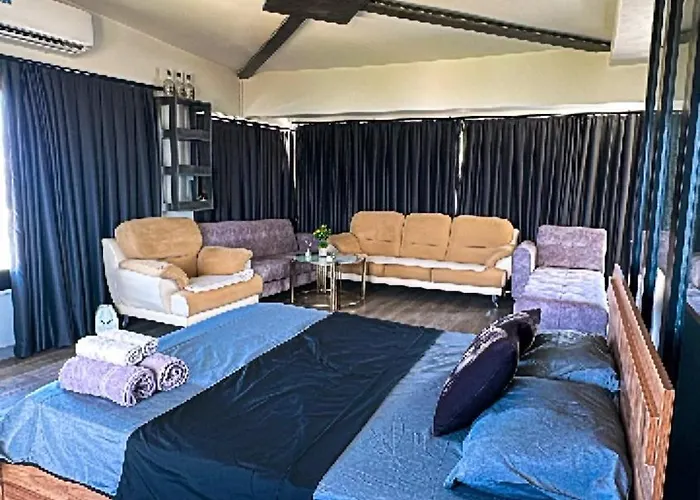 Apartmán Centrally Located With Mountain & Sea Views *