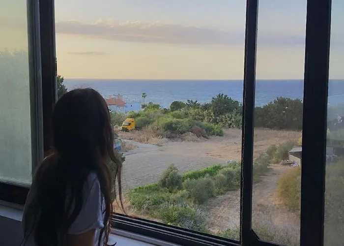 Apartmán Centrally Located With Mountain & Sea Views