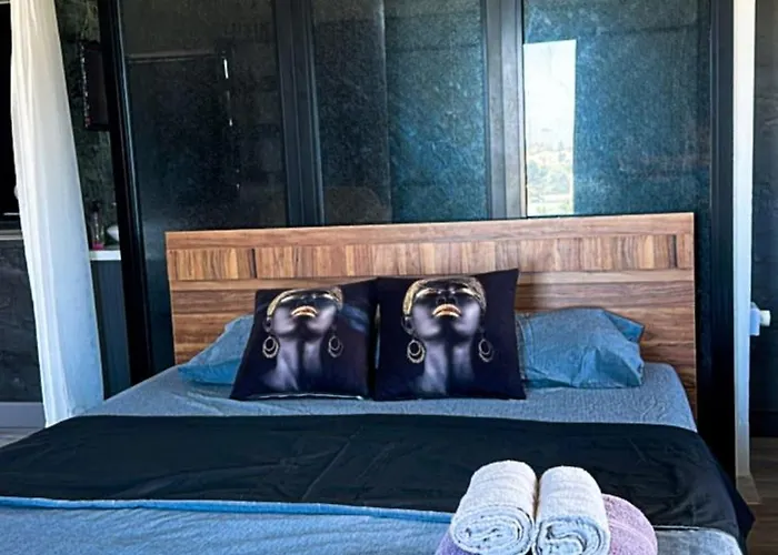 Apartmán Centrally Located With Mountain & Sea Views