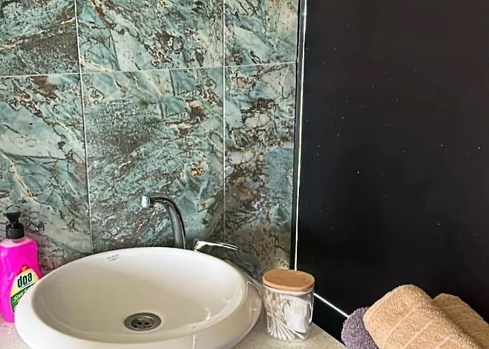 Centrally Located With Mountain & Sea Views * Avdhellero