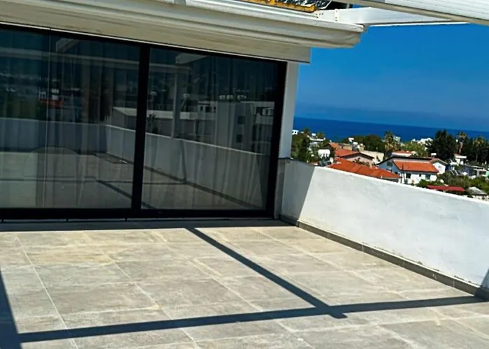 Apartmán Centrally Located With Mountain & Sea Views